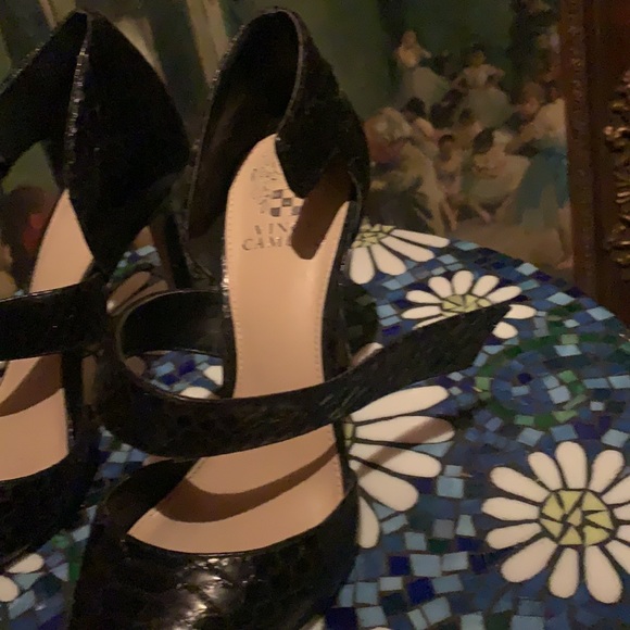 Vince Camuto heels like new - Picture 3 of 6